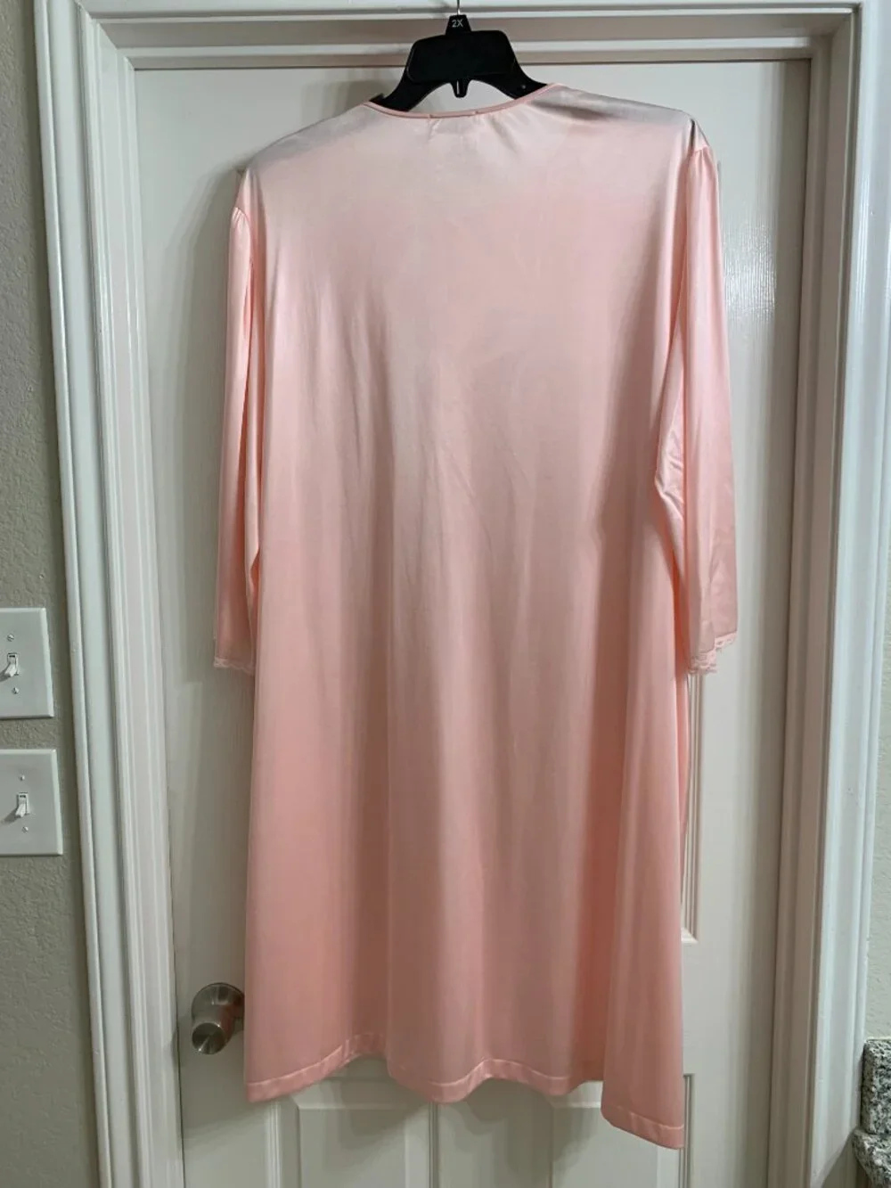 Vanity Fair Women's Pink Satin Robe, Size 3X - Picture 2 of 4